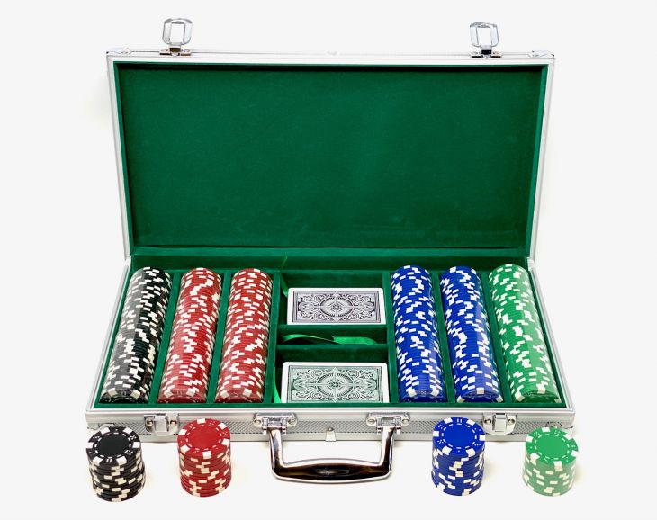 300 11.5 Gram Chips, Red and Blue Kem Casino Decks in Aluminum Case